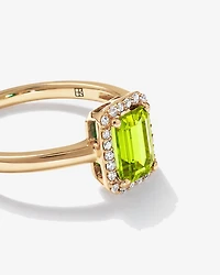 Bague halo Péridot taille émeraude avec diamants en or jaune 10 ct