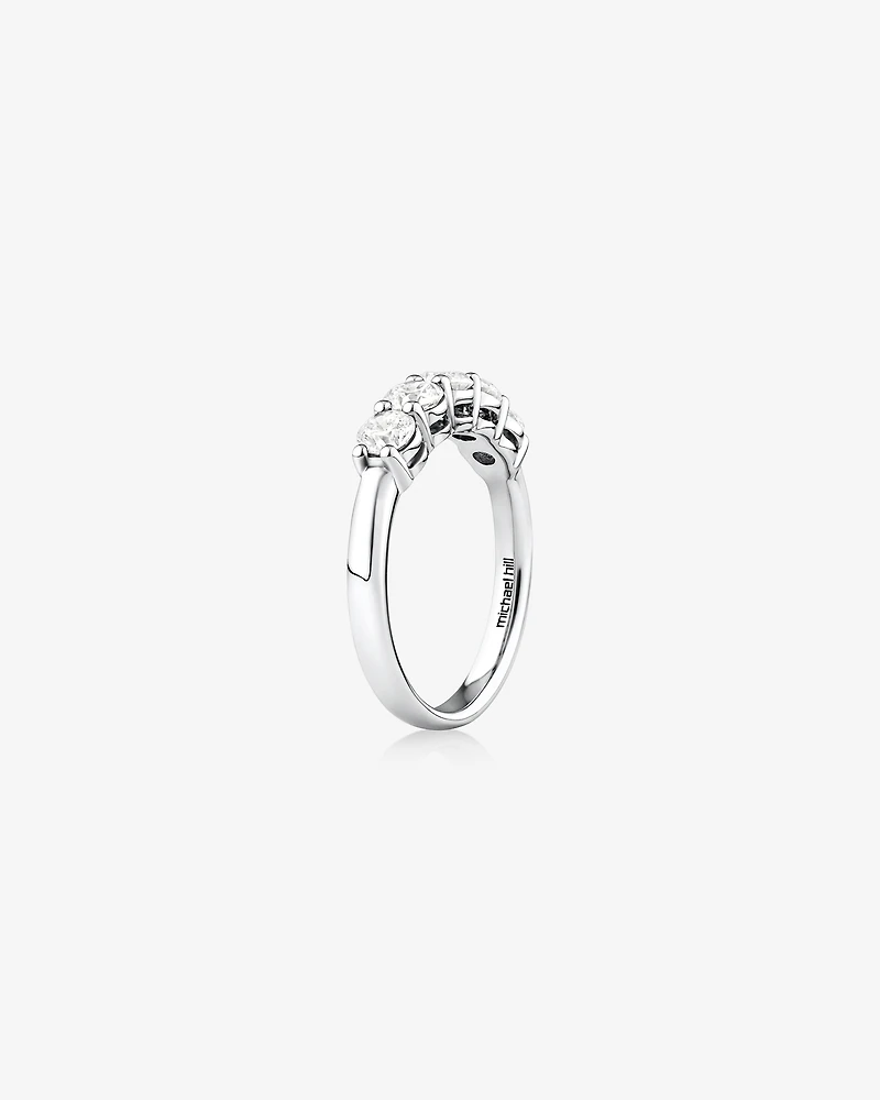 Alliance à cinq pierres Evermore en or blanc 14 K avec diamants totalisant 1 ct