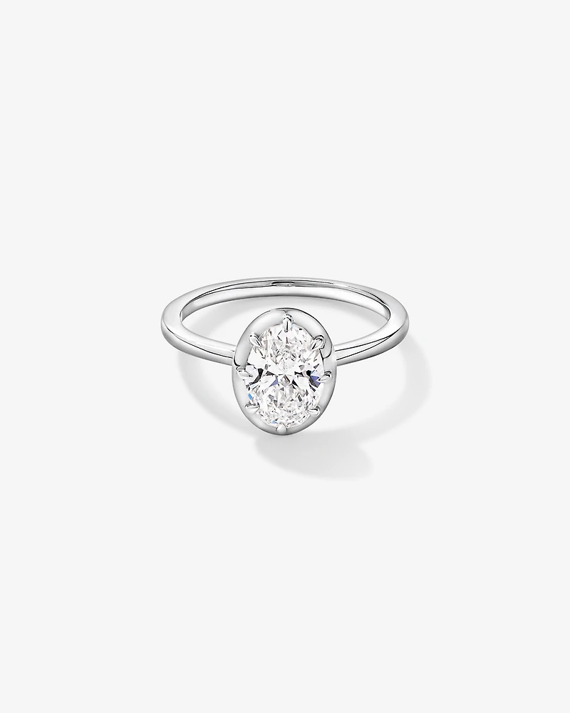 Bague solitaire en or blanc 14 carats sertie d'un diamant ovale de synthèse 1,50 carat
