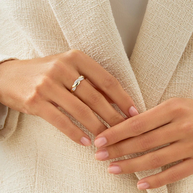 Twist Ring with 0.20 Carat TW of Diamonds in 10kt Yellow Gold