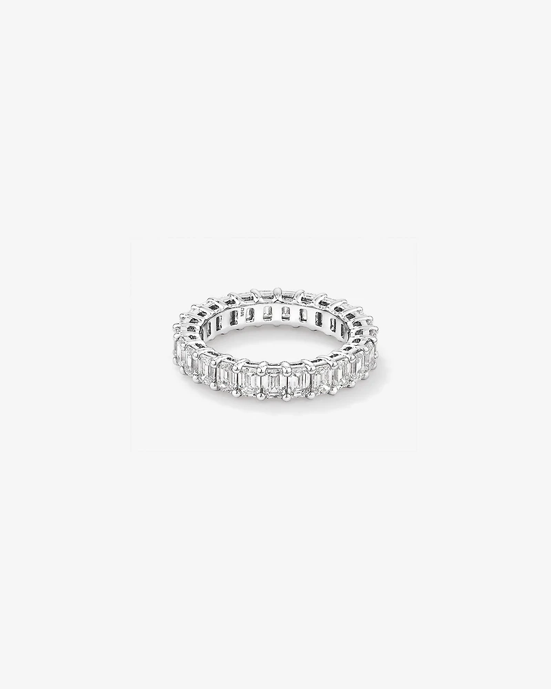 3,50 carats TW bague éternité avec diamants émeraude cultivés en laboratoire en or blanc 14kt.