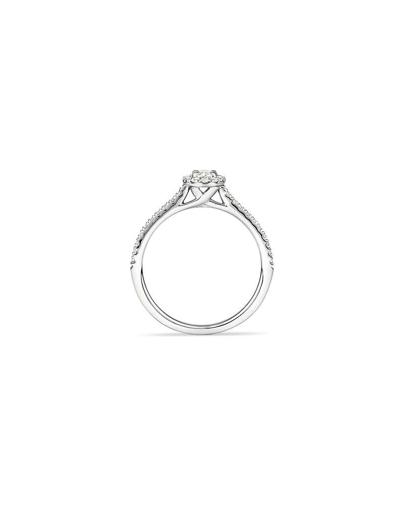 Bague à halo ovale en or blanc 14 K avec diamants totalisant 0,50 ct