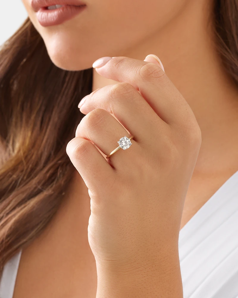 Bague de fiançailles solitaire avec diamant laboratoire taille brillant rond (poids total 1,25 carat) en or jaune et blanc 14 carats