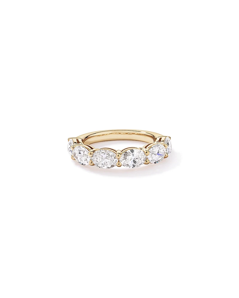 Alliance en or jaune 14 carats sertie d'un diamant ovale de synthèse 3,00