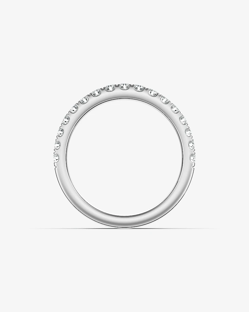 Alliance en or blanc 14 K avec diamants totalisant 0,50 ct