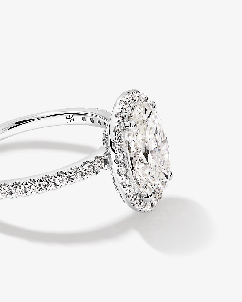 Bague de fiançailles en or blanc 14 carats avec halo de diamants taille ovale de 2,92 carats