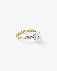 Bague de fiançailles torsadée en or jaune et blanc 14 carats, sertie d'un diamant ovale 2,10 carats cultivé laboratoire