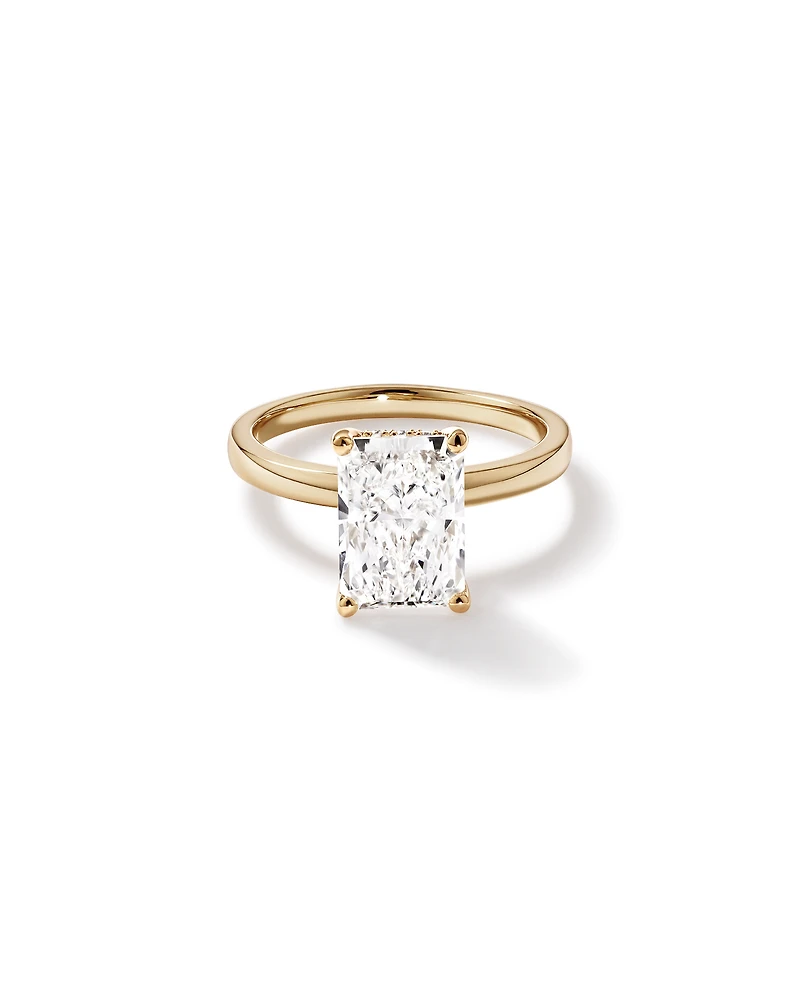 Bague solitaire en or jaune 18 carats avec diamant taille radiant de 3,10 carats (poids total)