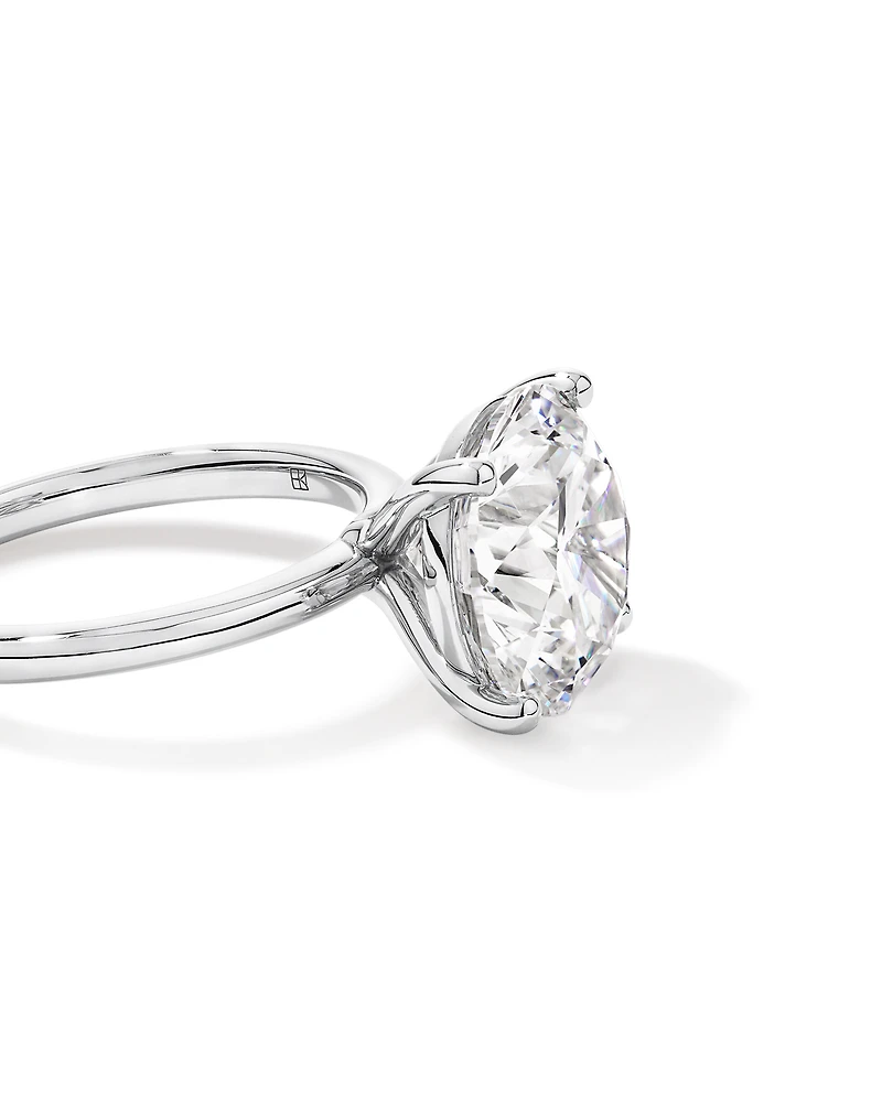 Bague de fiançailles solitaire en platine, sertie d'un diamant rond brillant 6,00 carats (poids total) synthèse