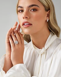 Bague halo de diamants ovales de 1,30 carat en or blanc 10 kt