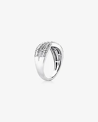 Bague en or blanc 10 K avec diamants totalisant 0,50 ct