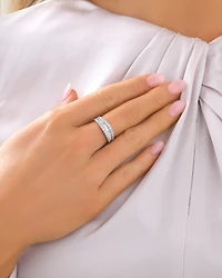 Bague en or blanc 14 K avec diamants totalisant 1 ct