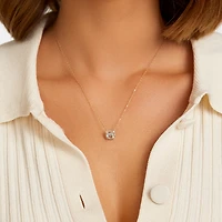 Collier en or jaune 10 K à améthyste verte avec un halo de diamants totalisant 0,15 ct