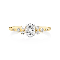 Bague à halo ovale en or blanc et jaune 14 K à diamants dispersés totalisant 0,63 ct
