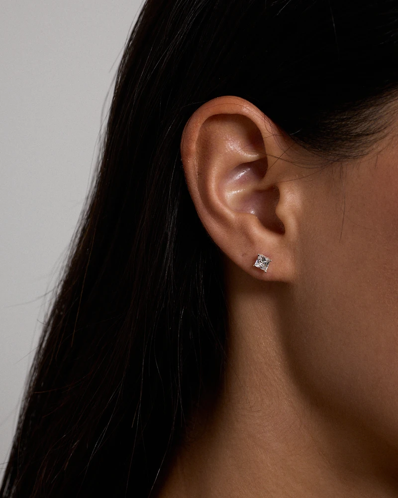 Boutons d'oreilles en argent sterling avec zircons cubiques