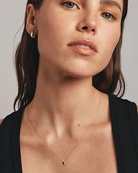 Collier Halo en Pierre Précieuse Rubis Rouge Taille Poire et 0,05 Carat TW Diamant en Or Jaune 10 kt