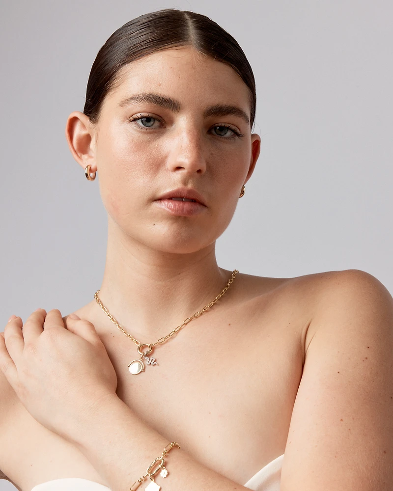 Pendentif trèfle à quatre feuilles avec accent diamant en or jaune 10 carats