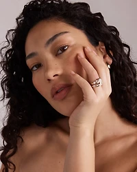 Alliance en or jaune 14 carats, sertie d'une émeraude taille ovale et d'un diamant synthétique de 1,50 carat, poids total total