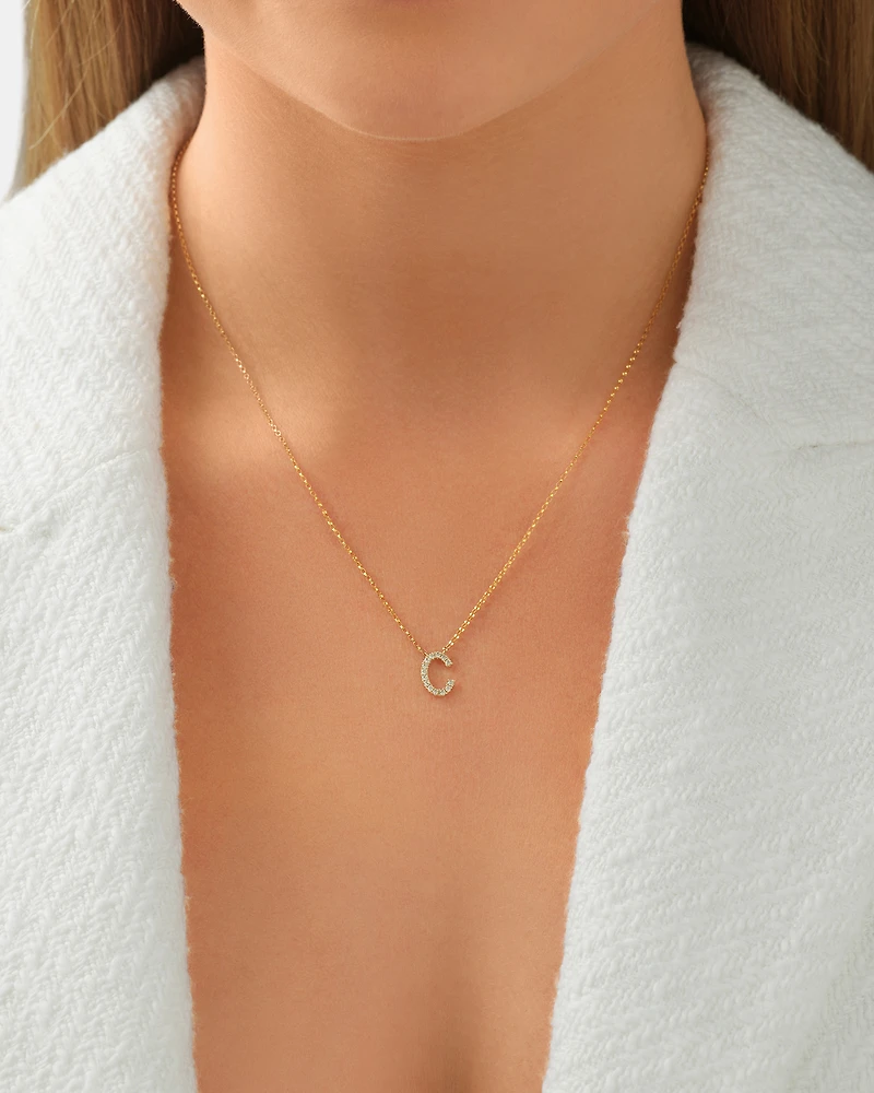 Collier à initiale « C » en or jaune 10 K avec diamants totalisant 0,10 ct
