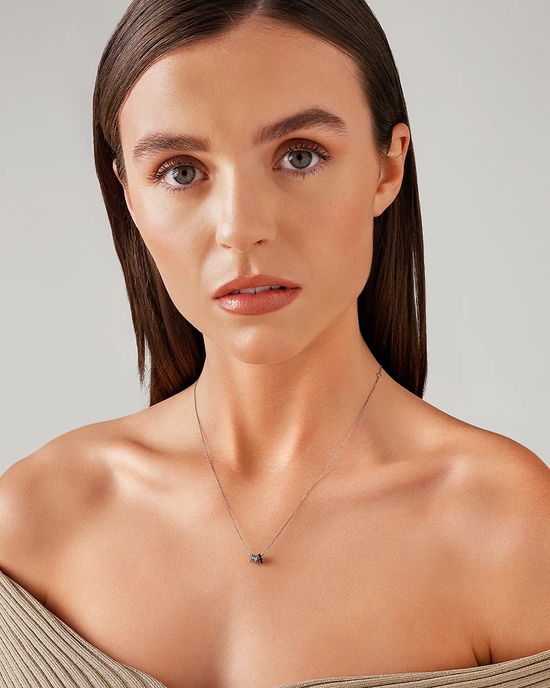 Collier avec Pendentif Rondelle Dot Dash en Saphir & Diamant avec 0,21 Carat TW en Or Blanc 10kt