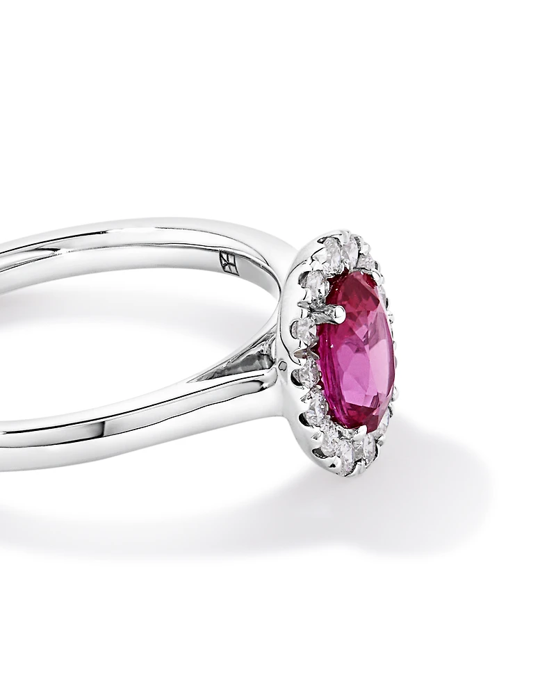 Bague ovale TW 0,25 carat en rubis et diamant en platine recyclé