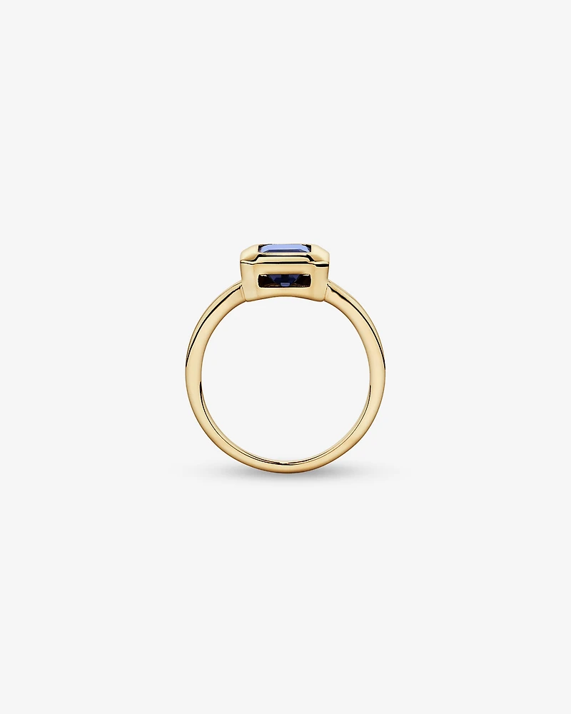 Bague en or jaune 10 carats sertie d'un saphir synthétique taille émeraude