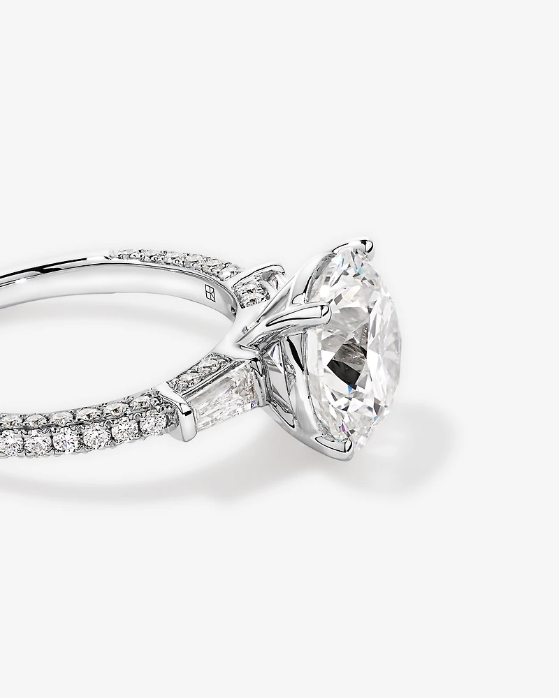 Bague de fiançailles en diamant ronde Brilliant & Baguette cultivée laboratoire 4,59 carats TW or blanc 18