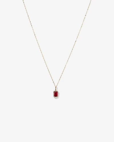 Pendentif halo Rubis créé taille émeraude avec diamants et chaîne en or jaune 10 ct