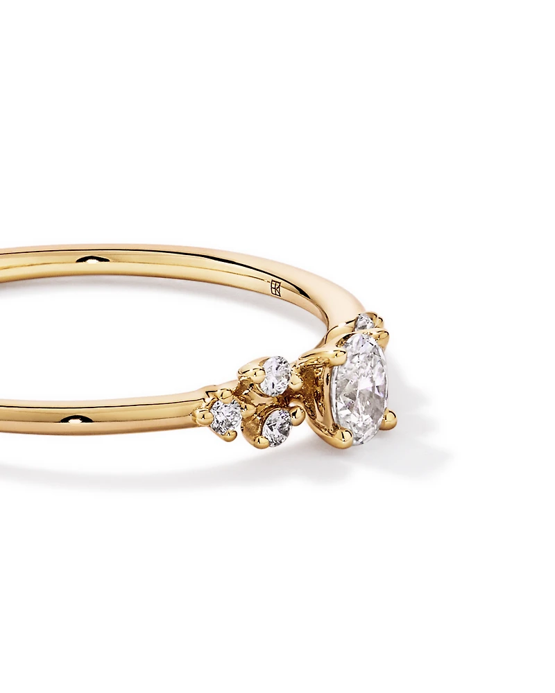 Bague de promesse en or jaune 10 carats avec diamants laboratoire taille ovale et brillant rond (poids total 0,20 carat)