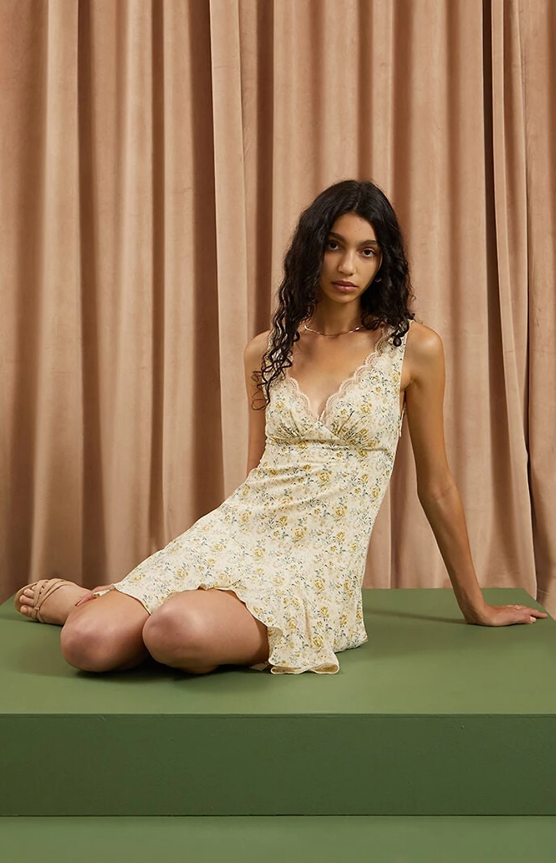 Beverly and Beck Ollie Lace Trim Floral Mini Dress