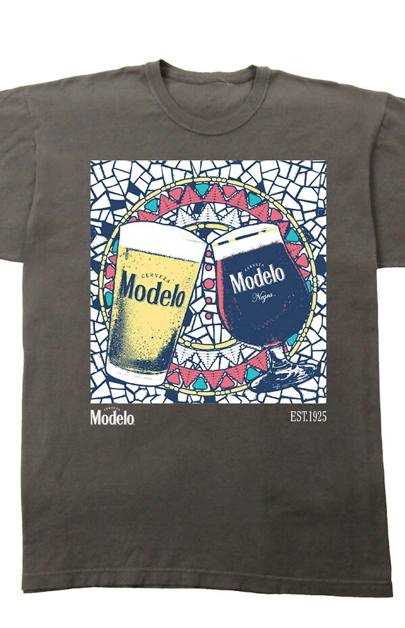 Modelo Glasses Mosaic T-Shirt
