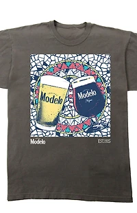 Modelo Glasses Mosaic T-Shirt