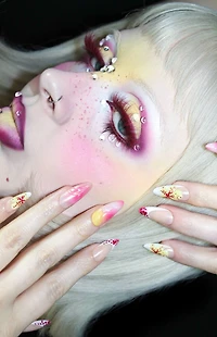 NEVER HAVE I EVER Tropical Girl Almond Press-On Nails