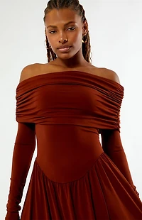 WEWOREWHAT Off-The-Shoulder Ruched Midi Dress