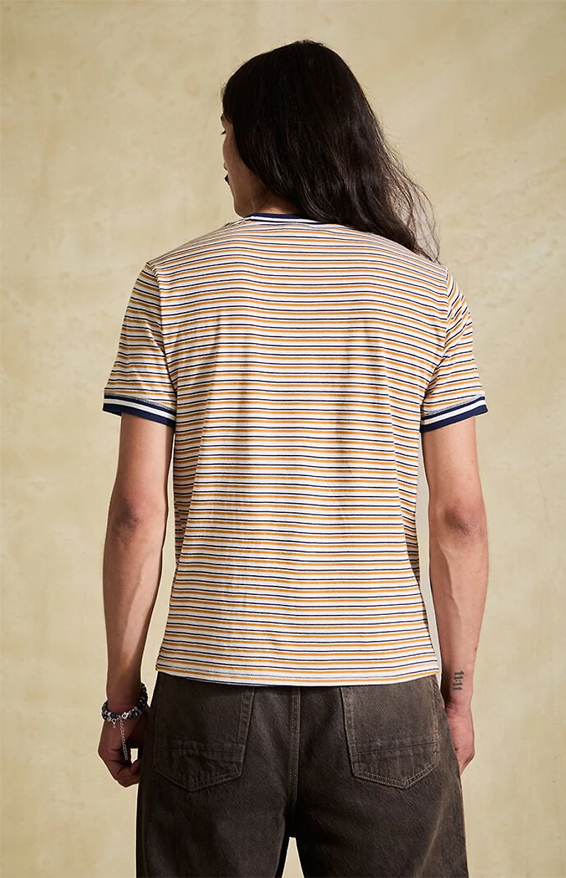 Modelo Classic Ringer T-Shirt