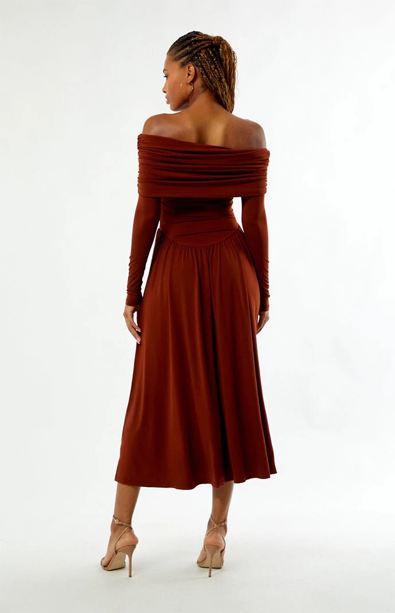 WEWOREWHAT Off-The-Shoulder Ruched Midi Dress