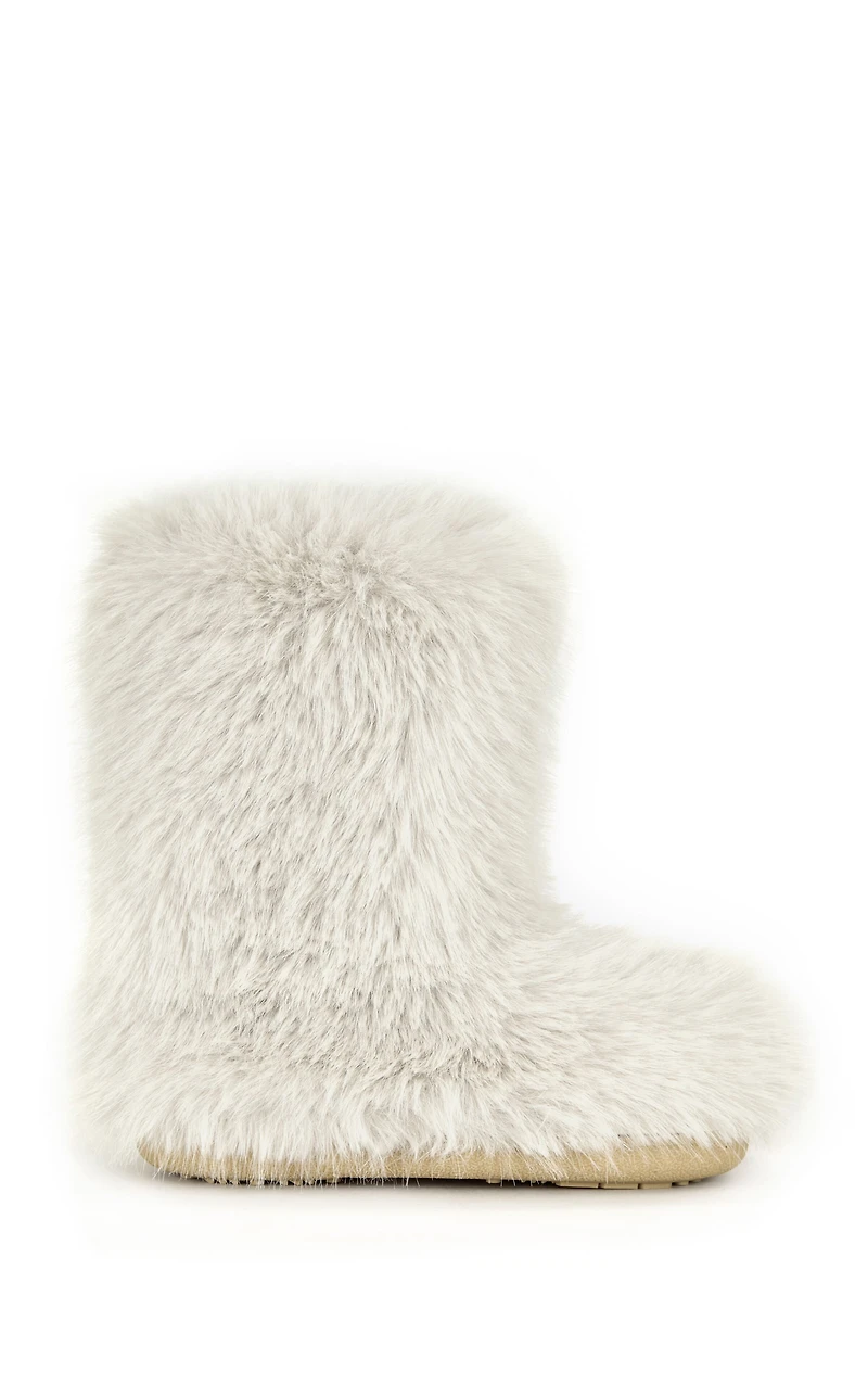 AZALEA WANG Women's Dipa Ivory Faux Fur Booties