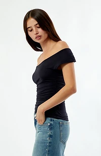 WEWOREWHAT Twisted Off-The-Shoulder Top
