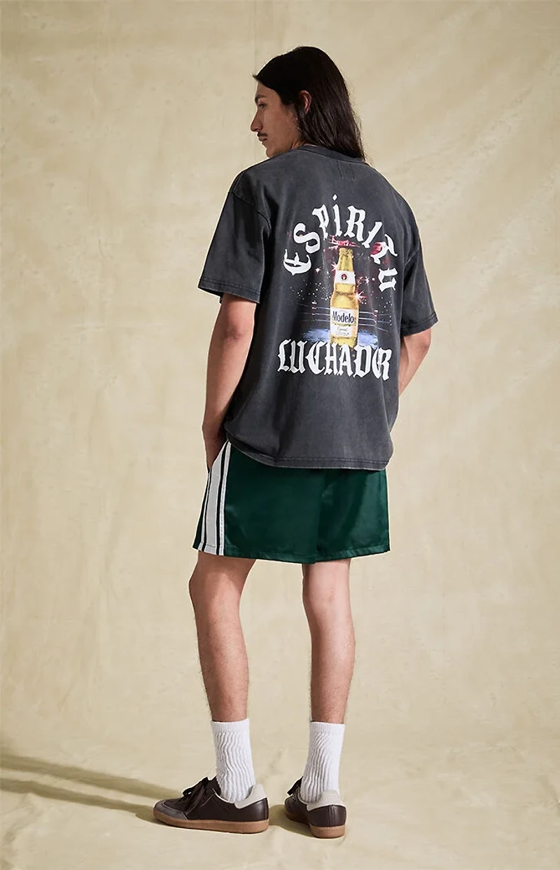 Modelo Bucket Ring T-Shirt