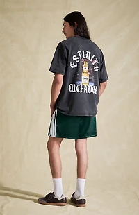 Modelo Bucket Ring T-Shirt