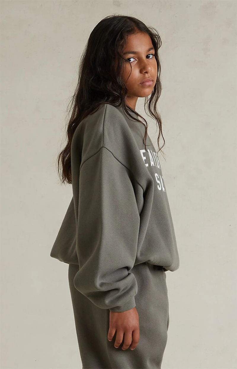 Fear of God ESSENTIALS Kids Moss '90s Fit Fleece Crew Neck Sweatshirt