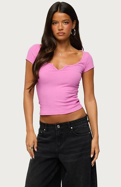 Edikted Jeanna Notch Scoop Neck T-Shirt