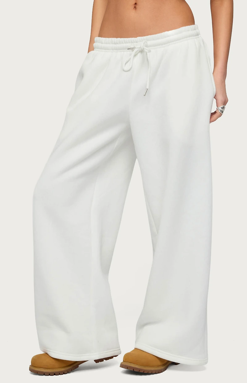 Edikted Petite Kamari Low Rise Wide Sweatpants