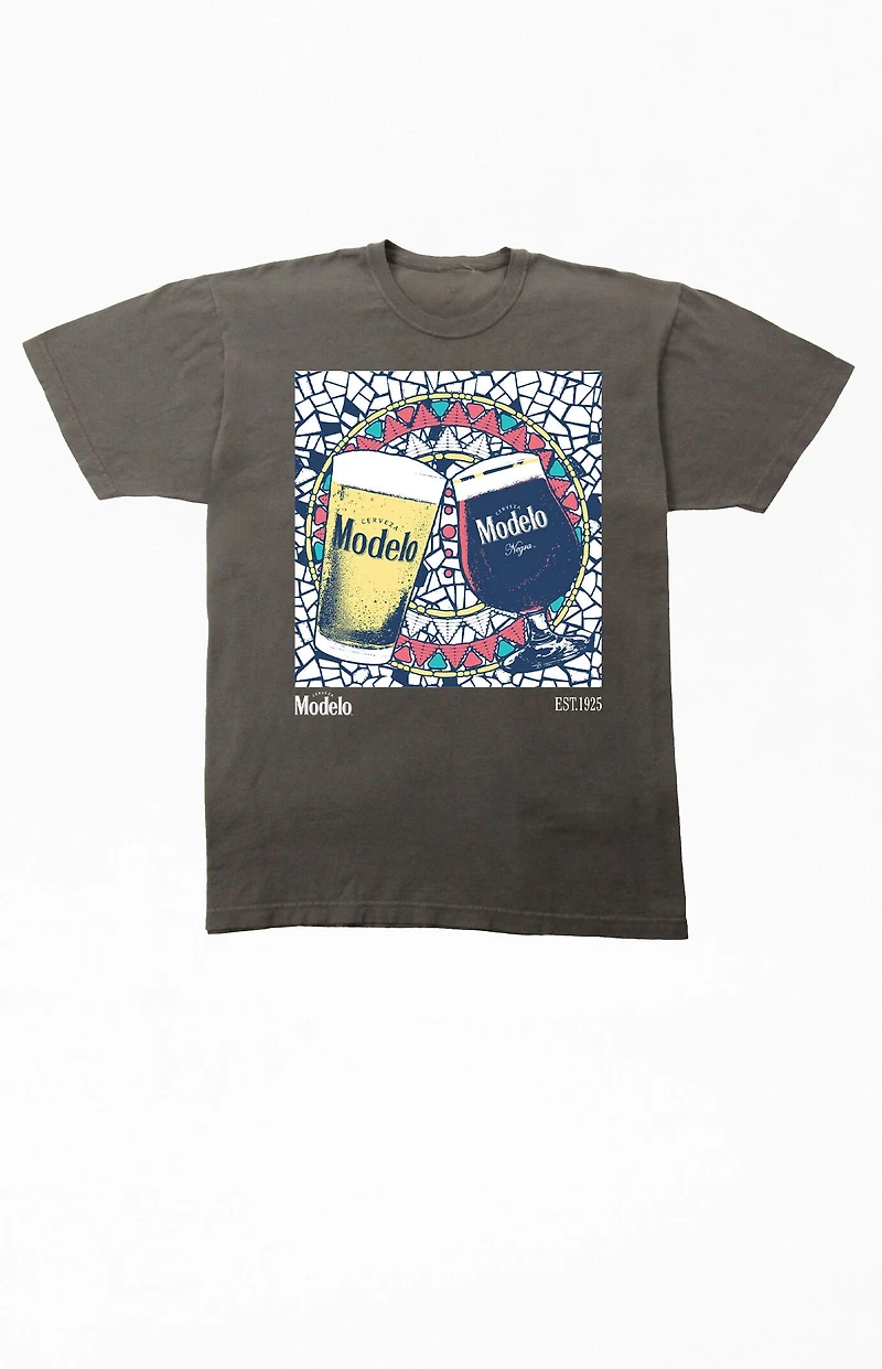 Modelo Glasses Mosaic T-Shirt