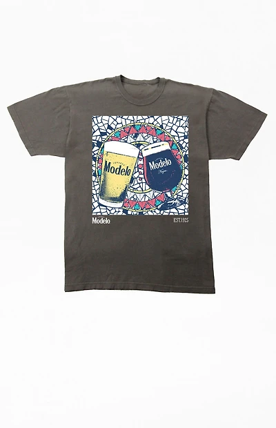 Modelo Glasses Mosaic T-Shirt