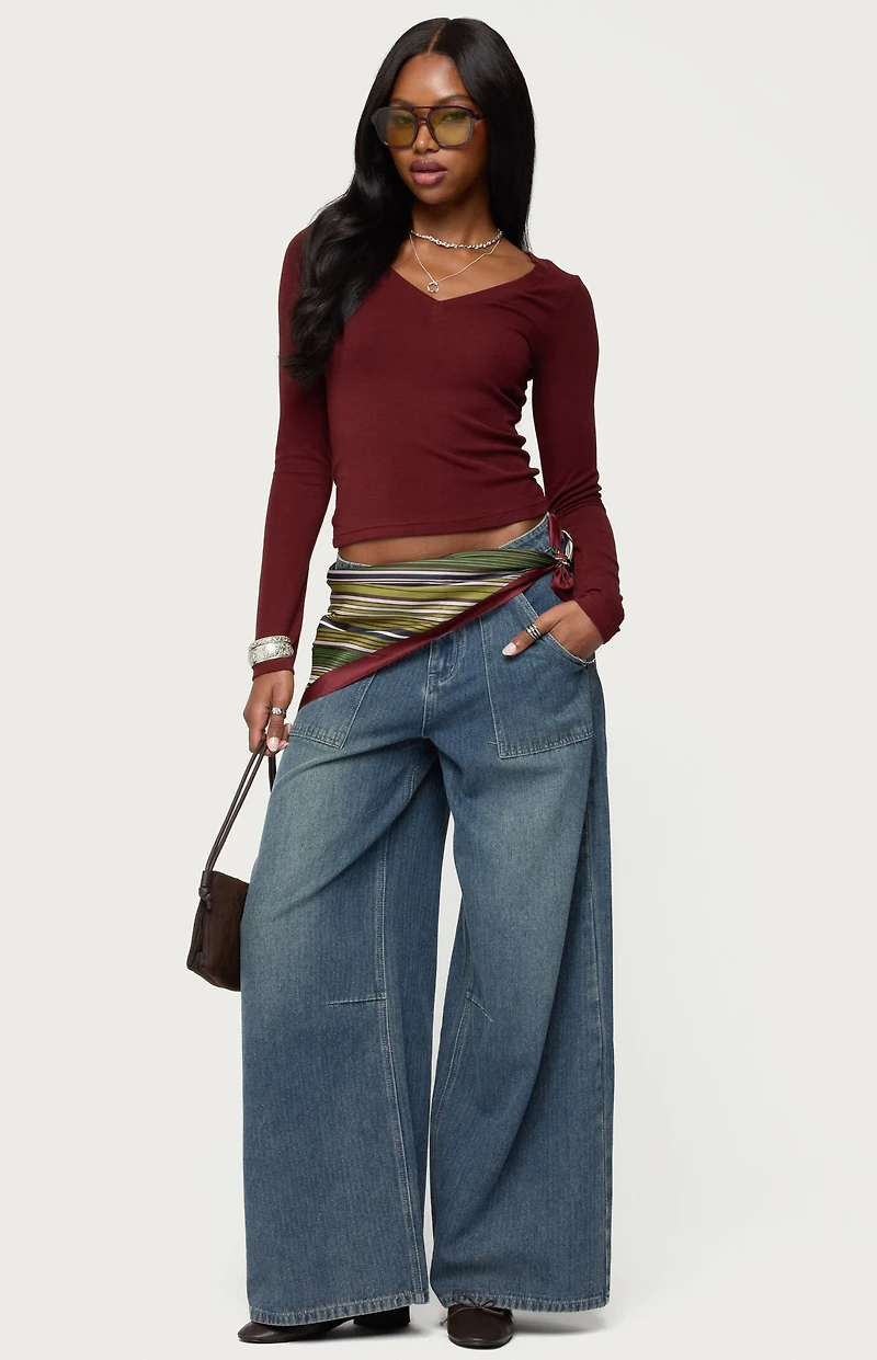 Edikted Larna V Neck Ribbed T-Shirt