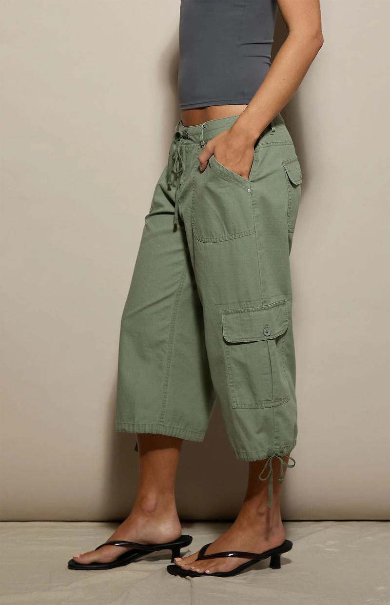 Pacsun 3/4 Cropped Cargo Shorts