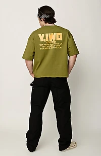 YIWO Beast Lift Cropped T-Shirt