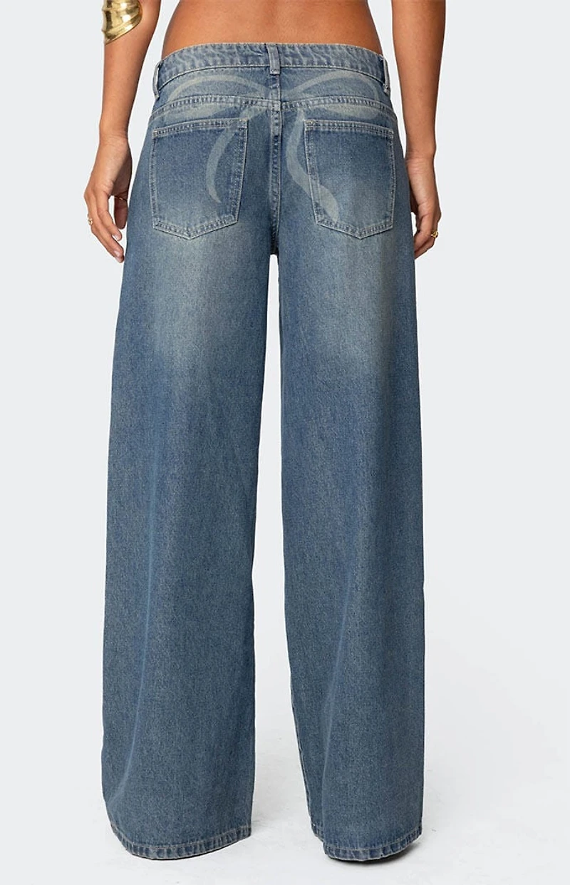 Edikted Vyxen Vintage Washed Low Rise Jeans