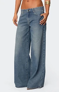 Edikted Vyxen Vintage Washed Low Rise Jeans